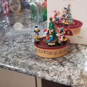 2007 sounds & motion Hallmark Mickey's Jingle Bell